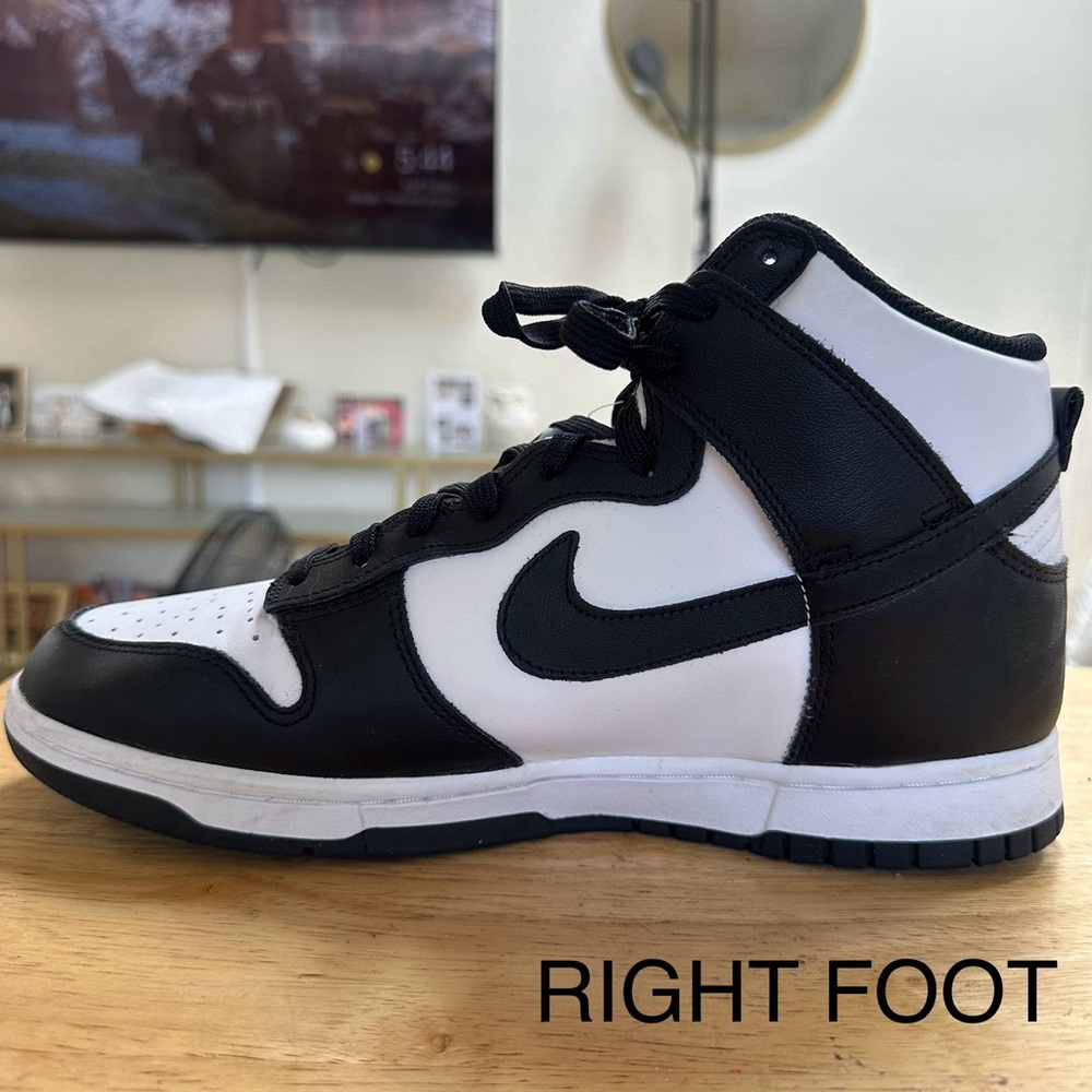 Nike Womens Black and White Sneakers - Picture 6 of 8